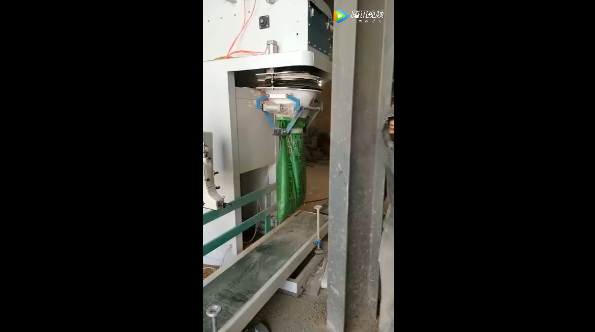 豆粕包裝機試機現場